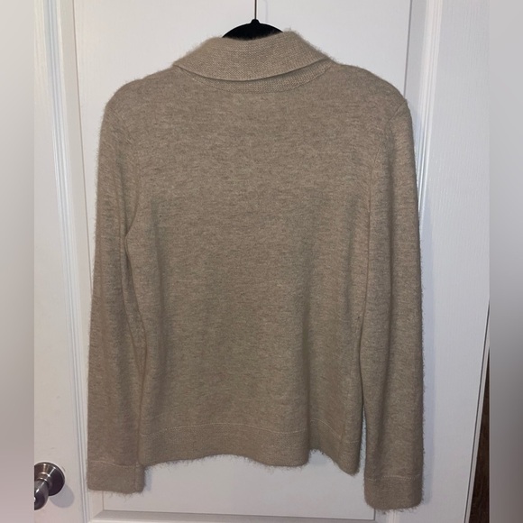 Sarah‎ Spencer Angora/ Lambs wool blend v neck collared sweater size medium - Picture 2 of 3